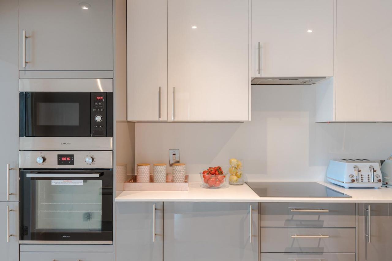 לונדון Best Thames View In Town! Large Luxxe Nomad Design Family Home מראה חיצוני תמונה